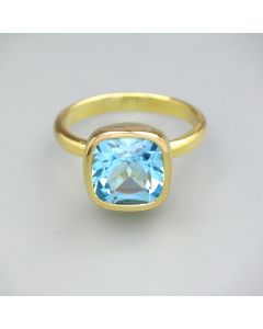 Blauer Topaz-Ring, vergoldet